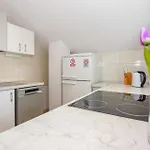 2 Bedroom Amazing In شقة Košljun