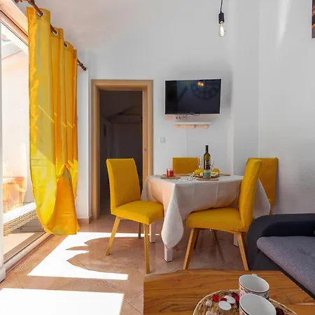 2 Bedroom Amazing In Košljun