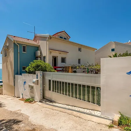 2 Bedroom Amazing In アパート Košljun