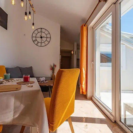 Amazing In With Kitchen Apartment